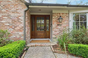 10043 Longmont Dr, Houston, TX 77042 - Photo 3