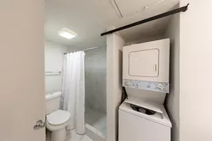 10811 Richmond Ave, Houston, TX 77042 - Photo 21