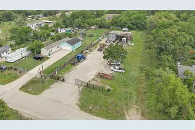 811 Coen Road, Rosharon, TX 77583 - Photo 3