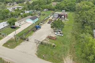 811 Coen Rd, Rosharon, TX 77583 - Photo 3