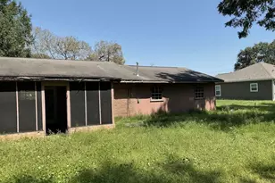 409 Lacour St, Dayton, TX 77535 - Photo 9