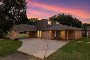 2403 Rosebud St, Nederland, TX 77627 - Photo 1