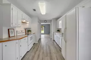 2403 Rosebud St, Nederland, TX 77627 - Photo 15