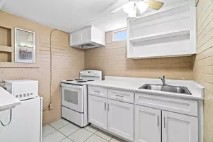 5217 Claremont St, Houston, TX 77023 - Photo 11