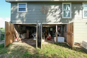 29523 County Rd 25, Damon, TX 77430 - Photo 39