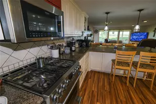 29523 County Rd 25, Damon, TX 77430 - Photo 5