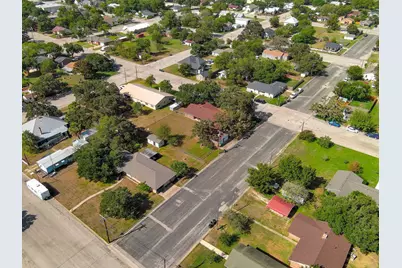 674 N Polk, Giddings, TX 78942 - Photo 25