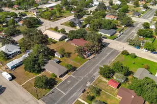 674 N Polk, Giddings, TX 78942 - Photo 25