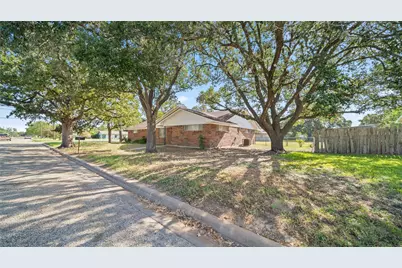 674 N Polk, Giddings, TX 78942 - Photo 21