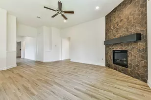 702 Campbell Dr, League City, TX 77573 - Photo 9