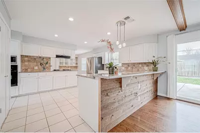 8002 Richmond Avenue, Houston, TX 77063 - Photo 9