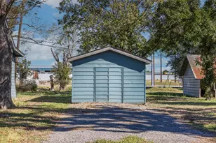 1002 N Banks St, Caldwell, TX 77836 - Photo 25