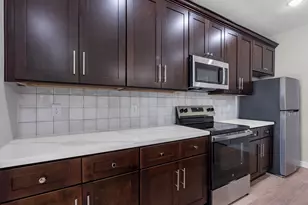 5201 Kenilwood Dr, Houston, TX 77033 - Photo 11