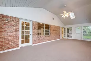 810 Borden St, Sugar Land, TX 77478 - Photo 13