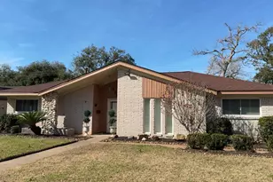 520 Sycamore St, Lake Jackson, TX 77566 - Photo 1