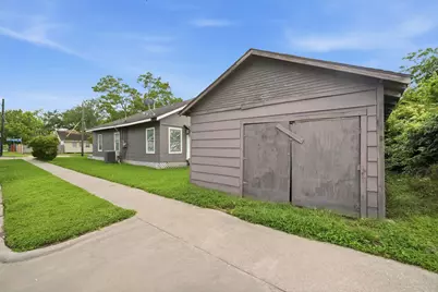 204 W Murrill Street, Baytown, TX 77520 - Photo 7