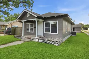 204 W Murrill St, Baytown, TX 77520 - Photo 3