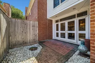 2732 Mid Ln, Houston, TX 77027 - Photo 9