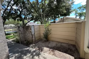 2372 Woodland Park Dr, Houston, TX 77077 - Photo 11