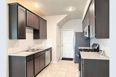 514 N 6th Street, La Porte, TX 77571 - Photo 3