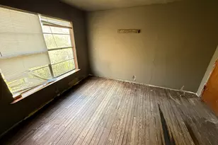 221 W Jordan St, Alvin, TX 77511 - Photo 17