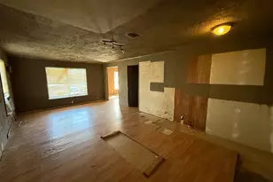 221 W Jordan St, Alvin, TX 77511 - Photo 3