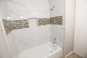 1613 Northwood St, Houston, TX 77009 - Photo 7