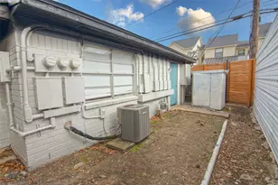 1613 Northwood St, Houston, TX 77009 - Photo 9