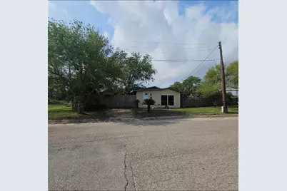 327 E B Avenue, Kingsville, TX 78363 - Photo 1