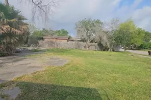 327 E B Ave, Kingsville, TX 78363 - Photo 5