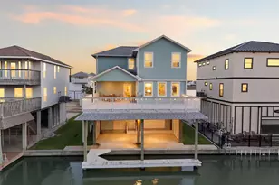 438 Amanda Cir, Tiki Island, TX 77554 - Photo 41