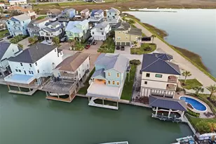 438 Amanda Cir, Tiki Island, TX 77554 - Photo 41