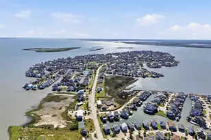 438 Amanda Cir, Tiki Island, TX 77554 - Photo 47