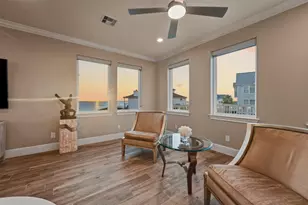 438 Amanda Cir, Tiki Island, TX 77554 - Photo 17