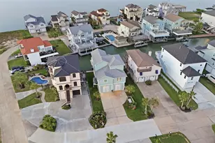 438 Amanda Cir, Tiki Island, TX 77554 - Photo 39