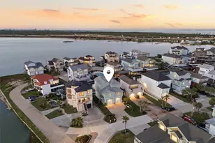 438 Amanda Cir, Tiki Island, TX 77554 - Photo 41