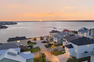438 Amanda Cir, Tiki Island, TX 77554 - Photo 45