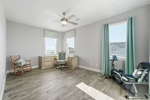 438 Amanda Cir, Tiki Island, TX 77554 - Photo 25