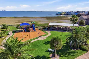 438 Amanda Cir, Tiki Island, TX 77554 - Photo 49