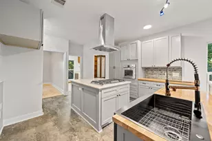 4510 Lininger Ln, Dickinson, TX 77539 - Photo 11