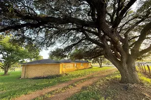 1002 Neiser Ln, Weimar, TX 78962 - Photo 23