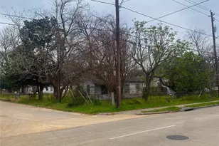 2113 S Victory Dr, Houston, TX 77088 - Photo 1
