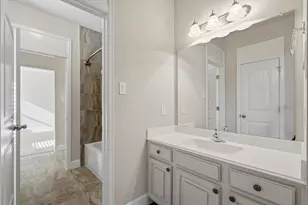 13930 Hawthorne Cir, Mont Belvieu, TX 77523 - Photo 11