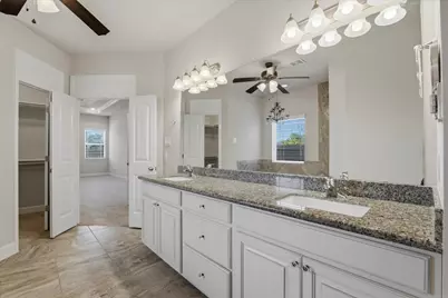 13930 Hawthorne Circle, Mont Belvieu, TX 77523 - Photo 9