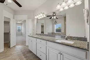 13930 Hawthorne Cir, Mont Belvieu, TX 77523 - Photo 9