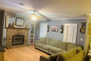 2018 Lauren Ln, Sealy, TX 77474 - Photo 13