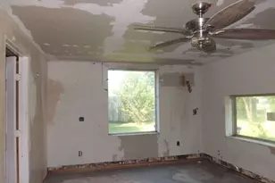 8939 Intervale St, Houston, TX 77075 - Photo 9