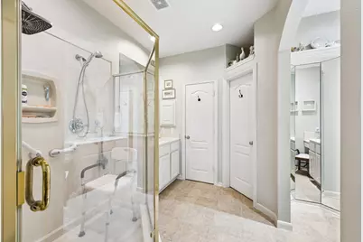 2402 Clippers Square, Houston, TX 77058 - Photo 17