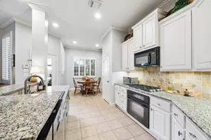 2402 Clippers Square, Houston, TX 77058 - Photo 9
