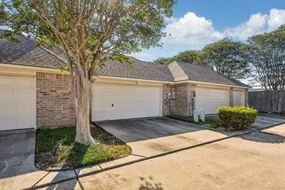 2402 Clippers Square, Houston, TX 77058 - Photo 25
